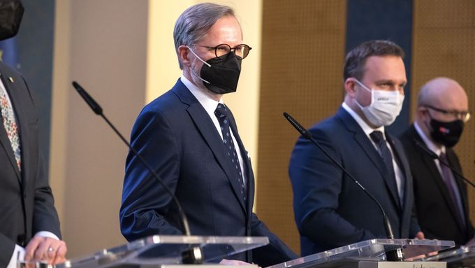 Premiér Petr Fiala a ministři Marian Jurečka a Vlastimil Válek