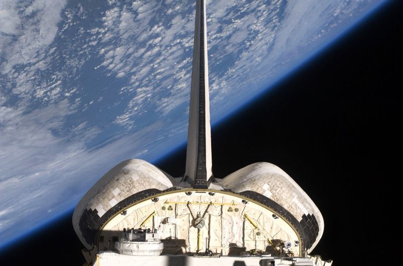 Země z kabiny raketoplánu Endeavour