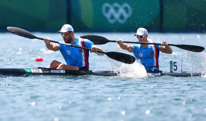 Český deblkajak Josef Dostál a Radek Šlouf postoupil na LOH 2020 v Tokiu do semifinále.