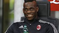 Balotelli začal zápas na lavičce, místo něj dostala přednost kolumbijská posila ze Sevilly Carlos Bacca.