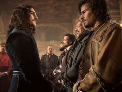 Louis Garrel v roli krále Ludvíka XIII., Vincent Cassel jako Athos a François Civil coby D'Artagnan.