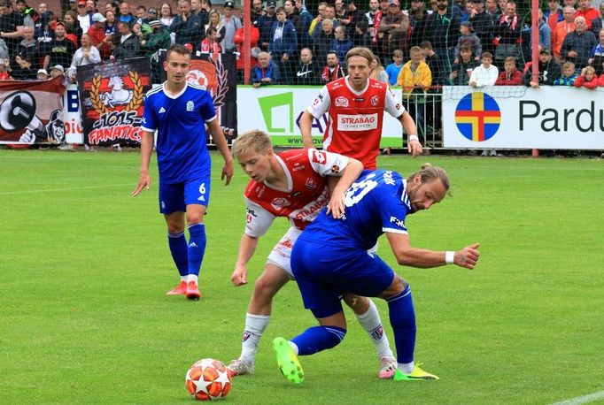 Fotbalisté Pardubic slaví postup do první ligy