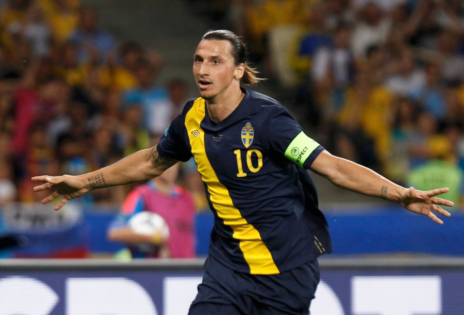 Žlatan Ibrahimovič slaví gól v utkání Švédsko - Ukrajina na Euru 2012.