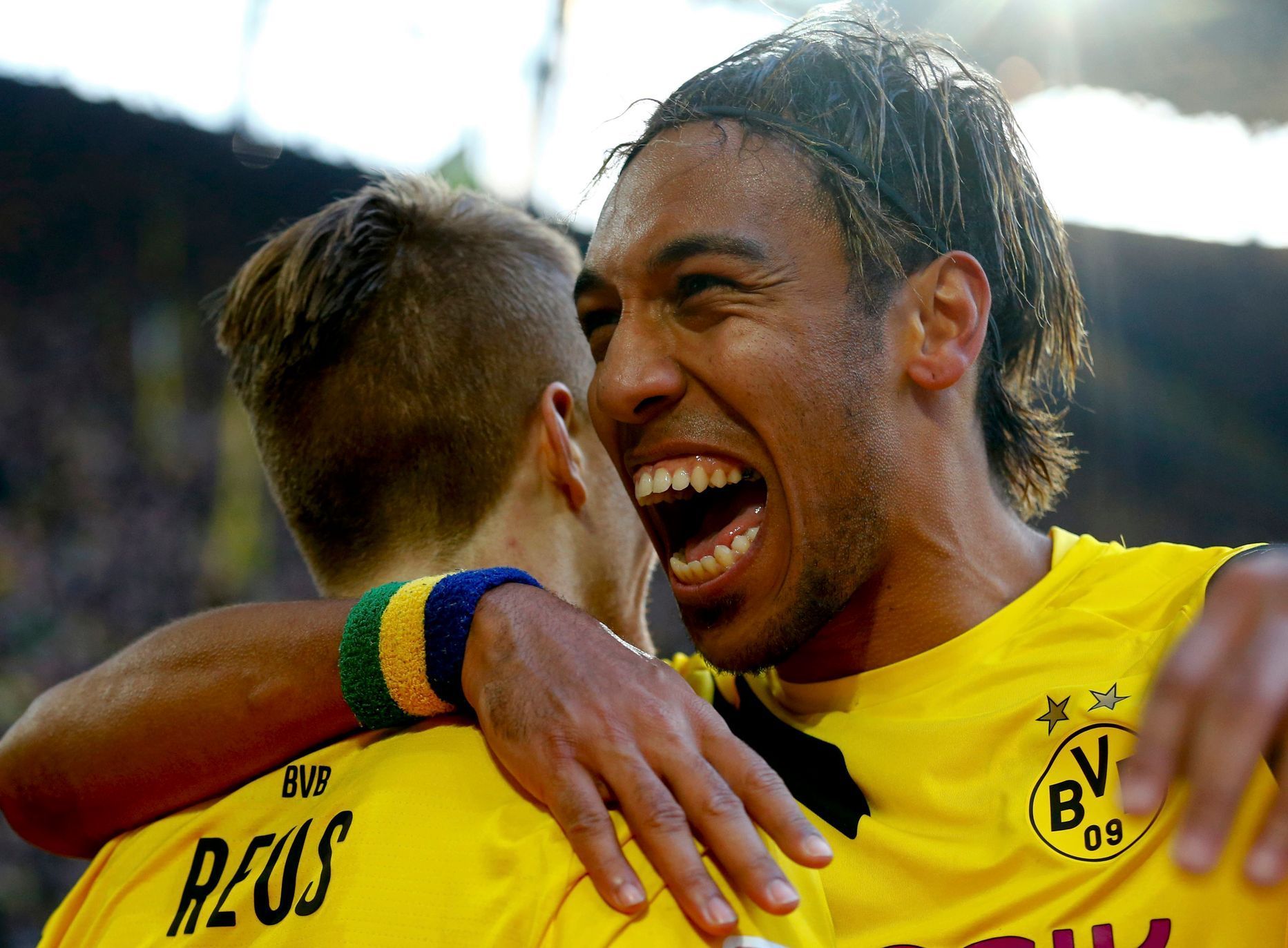 Aubameyang a Reus slaví gól Dortmundu