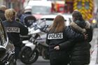 Řidič v Paříži u prezidentova sídla najel na policistku
