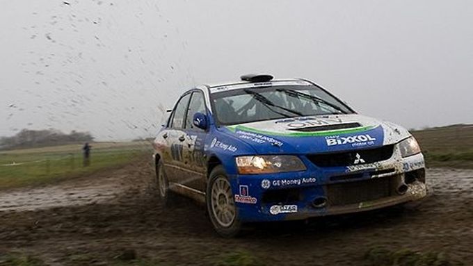Štěpán Vojtěch s Mitsubshi Lancer Evo IX na trati Waldviertel rallye.