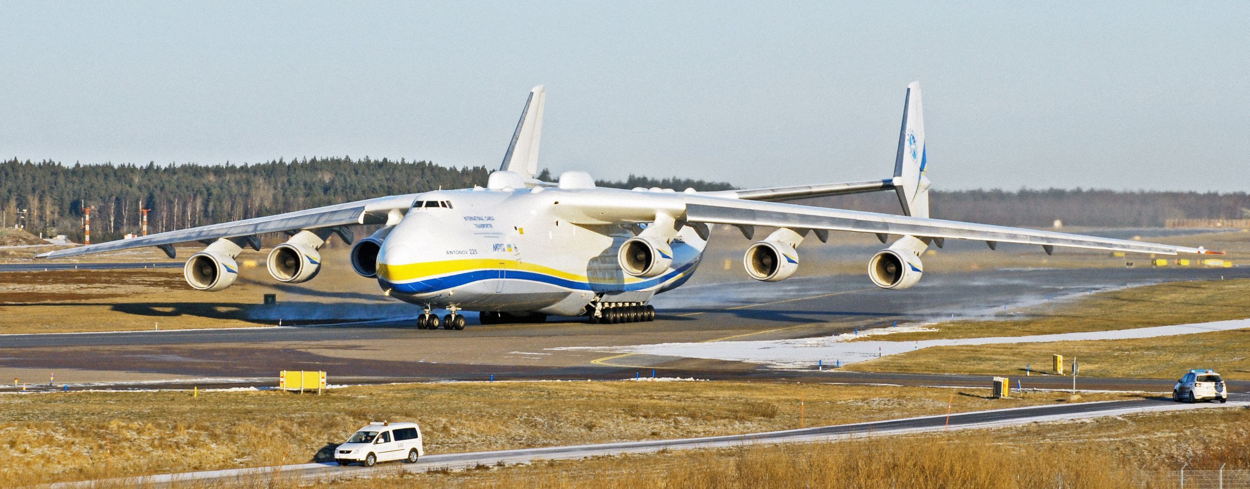 Fotogalerie / Ruský nákladní letoun Antonov An-225