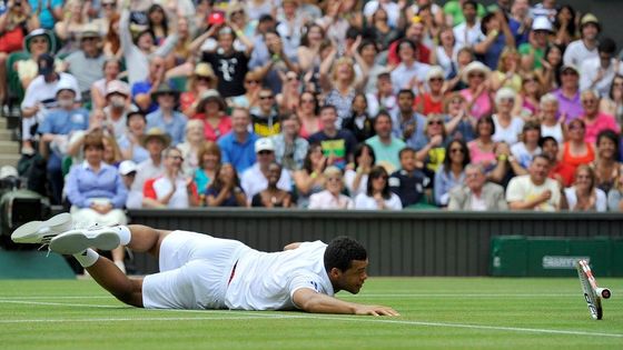 Skoky, pády, euforie. Létající čaroděj Tsonga poslal domů Federera