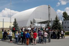 Ukrajina představila nový kryt Černobylu, před radioaktivitou bude chránit 100 let