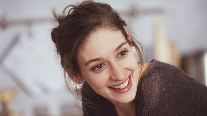 Do knihy Rodičovské historky přispěla svým textem i herečka Marta Dancingerová, která je rovněž autorkou knihy Maluj můru nohama vthůru.