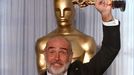 FILE PHOTO: Actor Sean Connery holds up his Oscar after winning Best Supporting Actor at the 60th Academy Awards in Los Angeles, April 11, 1988.    REUTERS/Bob Riha/File