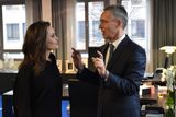 Počátkem února navštívila slavná herečka Angelina Jolie, která je taky zvláštní vyslankyní Vysokého komisariátu OSN pro uprchlíky, velitelství NATO v Bruselu. Magdalena Dvořáková byla při tom. Na snímku filmová hvězda v rozhovoru s generálním tajemníkem NATO Jensem Stoltenbergem v jeho kanceláři.