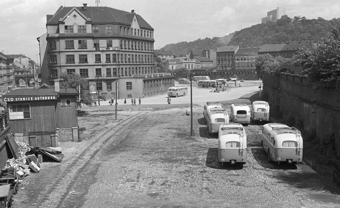 Autobusové nádraží Florenc, rok 1948.