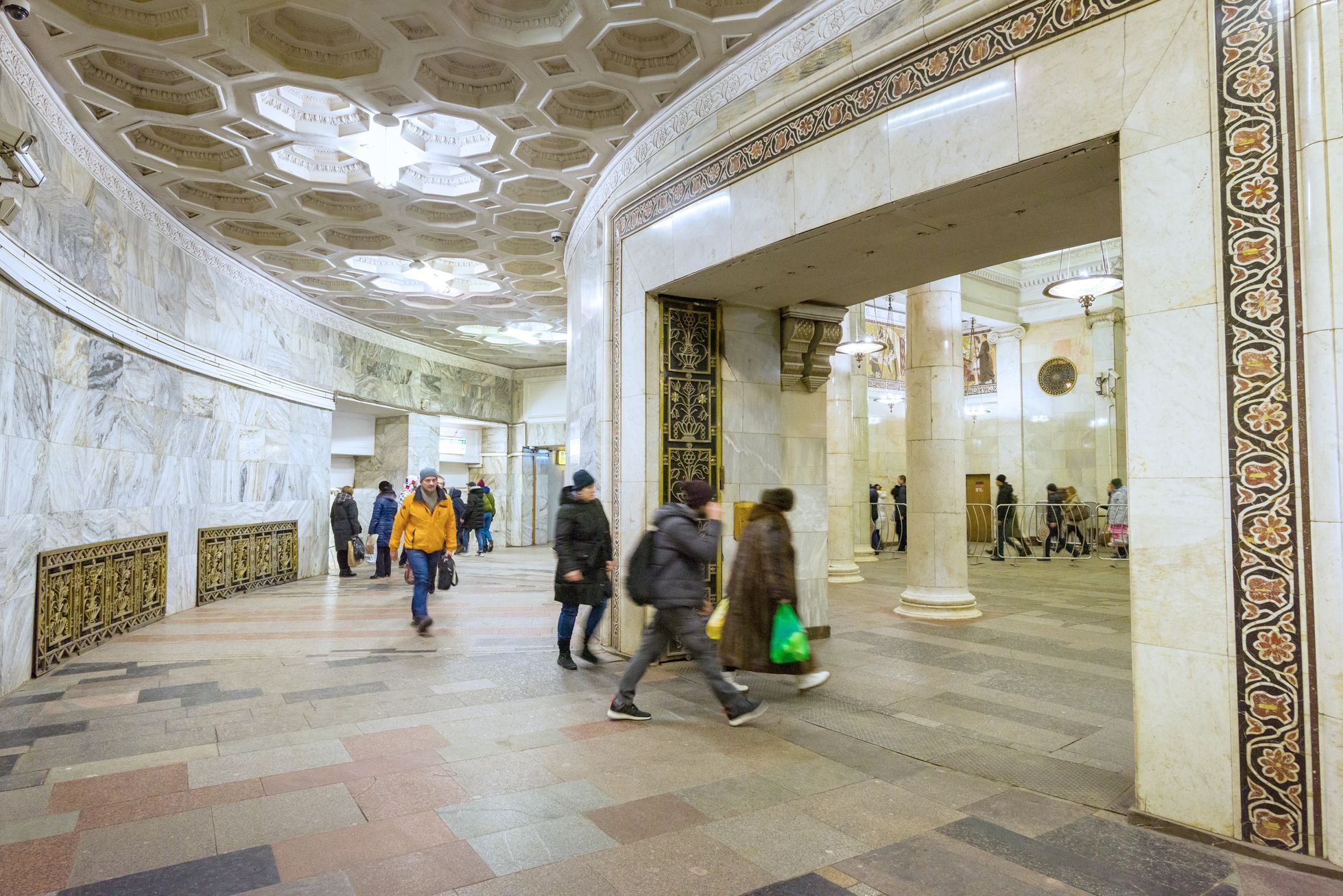 Jednorázové užití / Fotogalerie / Když metro připomíná luxusní palác. Podívejte se na krásy moskevské podzemky