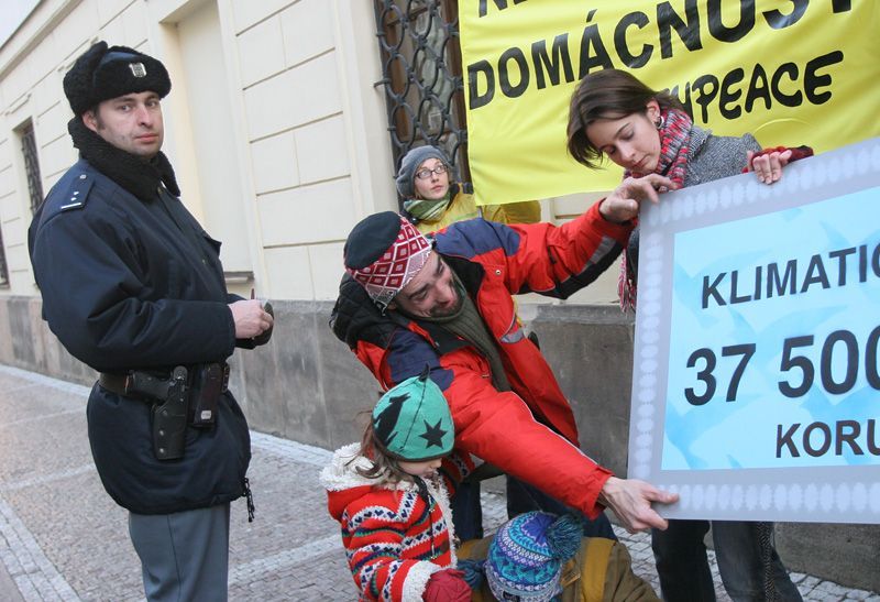 Greenpeace před parlamentem