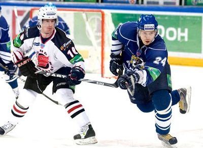 Roman Červenka a Jakub Petružálek v KHL