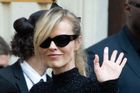 Síla žen. Česká topmodelka Eva Herzigová se po 30 letech vrací do kalendáře Pirelli
