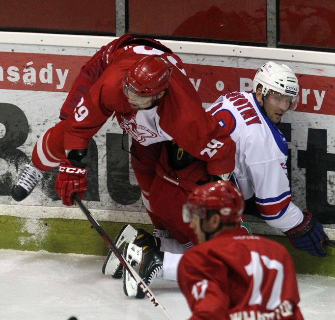 Hokej, Slavia - Lev Praha: Lukáš Krenželok (29) - Jiří Novotný (12)