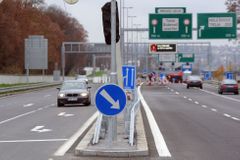 Změny pro řidiče v Praze: Emisní zóna, parkování i radary