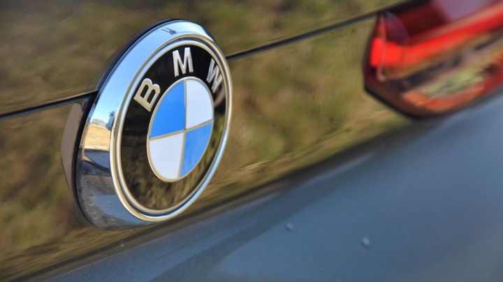 Na měsíční krajinu Sokolovska brzy vyrazí auta bez řidiče. Stavba polygonu BMW začíná