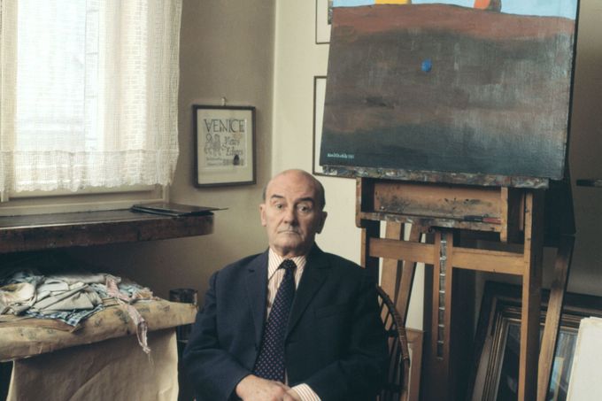 Kamil Lhoták ve svém ateliéru, únor 1982.
