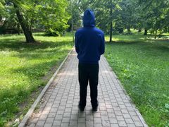 Jakub Gora nechce, aby mu bylo vidět do tváře. Jasno má ale v tom, že místní se stydí za to, co se tu v roce 1945 stalo.