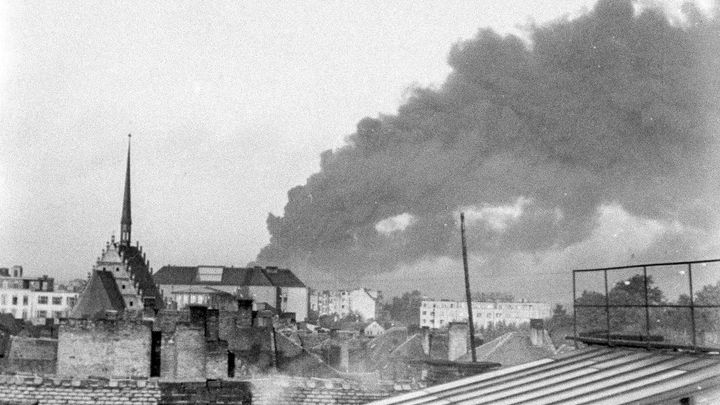 Foto: Omyl Spojenců, který zabil 44 civilistů. Místo rafinerie bombardovali Pardubice