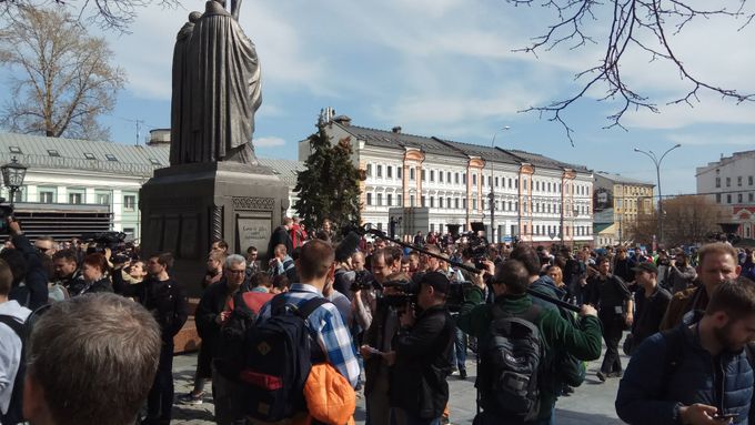 Na Slovanském náměstí v centru Moskvy se v sobotu shromáždila ruská opozice.