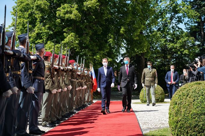 Premiéři Andrej Babiš a Igor Matovič při svém setkání v Praze v červnu 2020.