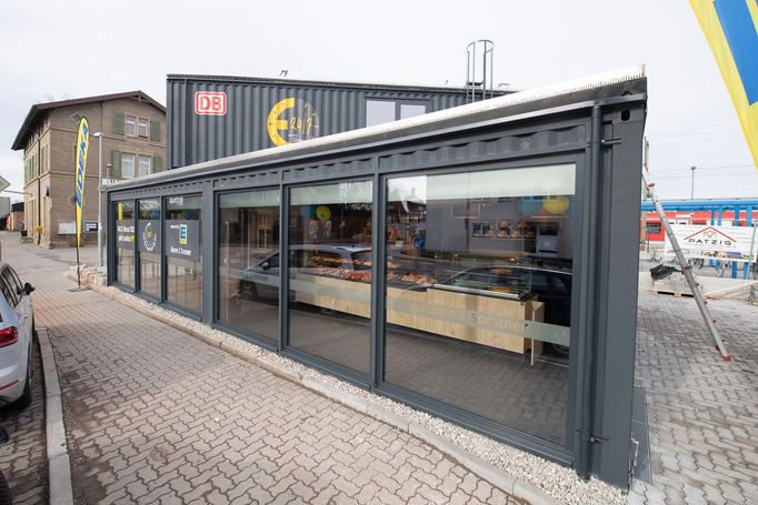 Na nádraží v německém Renningenu se spouští projekt plně digitálního obchodu.
