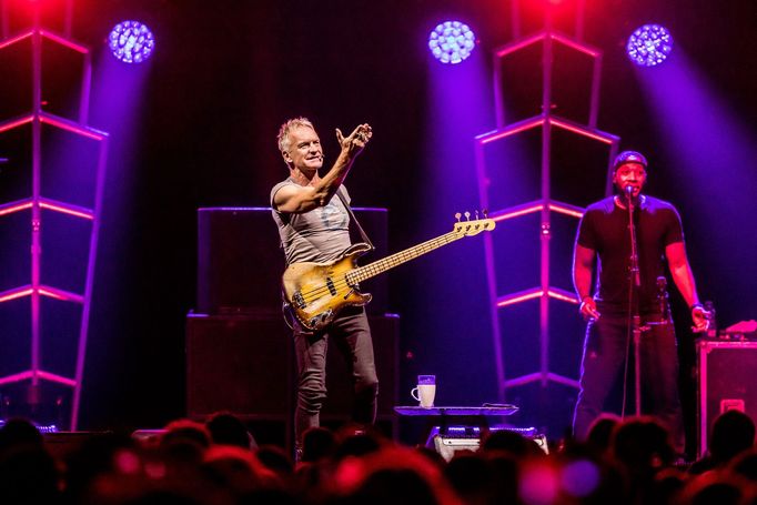Snímek ze Stingova koncertu v pražské O2 areně.