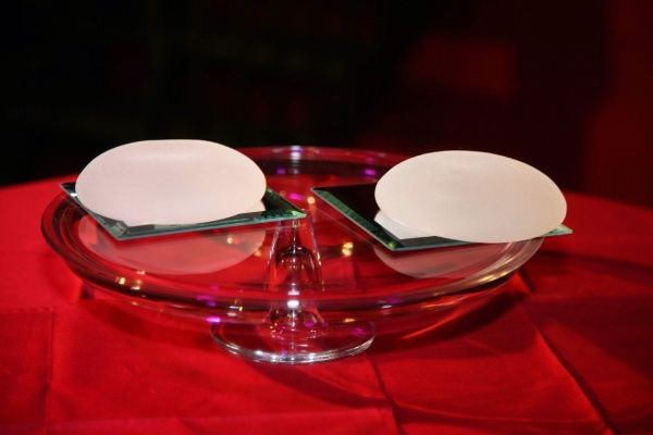 Dominika Mesárošová, implantáty