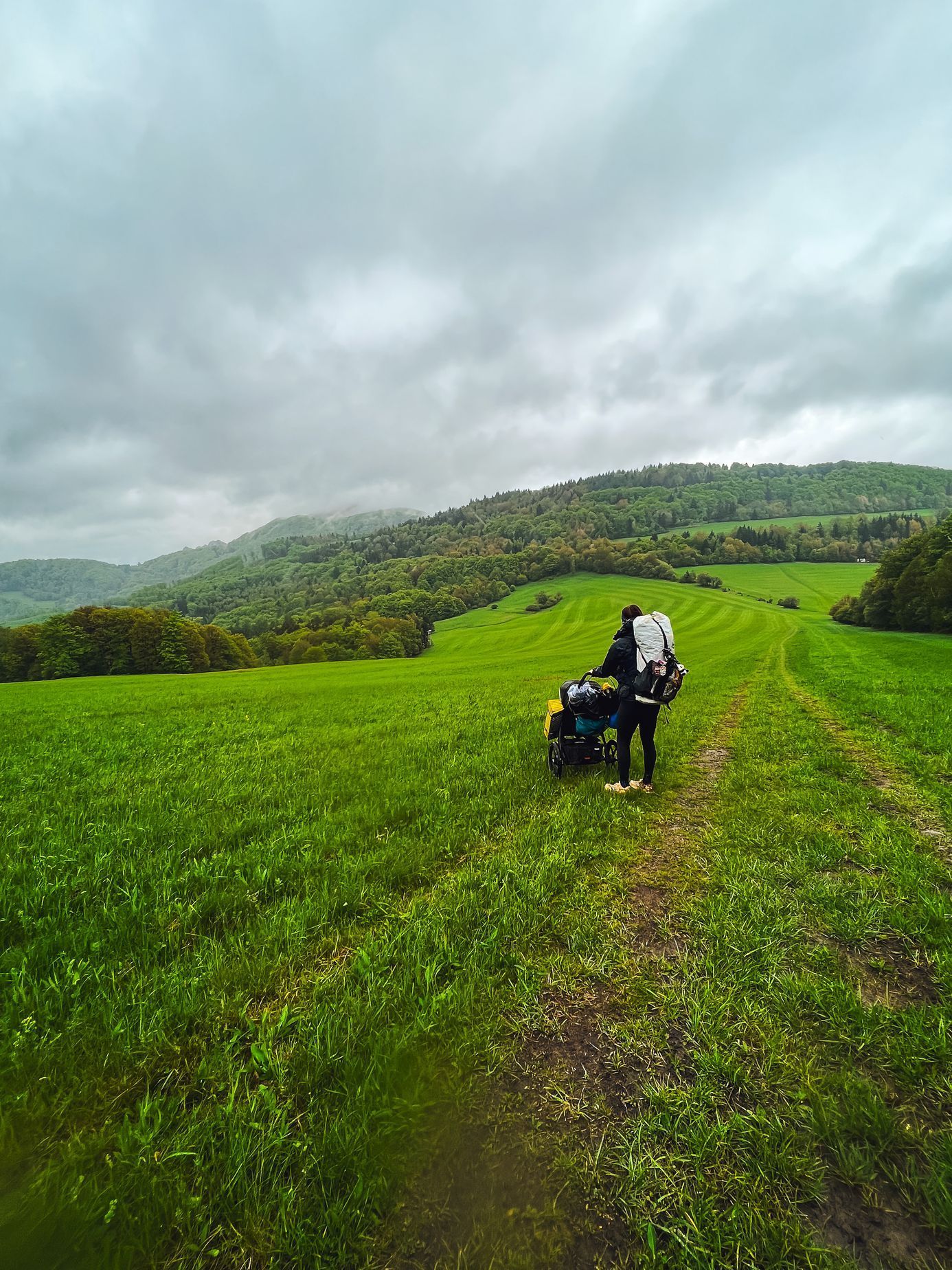 Hanka šla část Stezky Českem s malým synem v kočárku