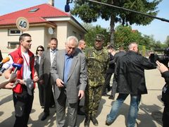 Prezident Miloš Zeman na návštěvě Lahoviček postiženýách povodněmi.