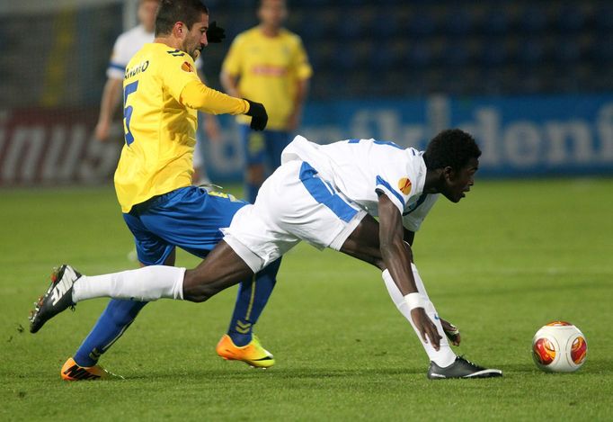 EL, Liberec - Estroril: Isaac Sackey (v bílém) - Evandro