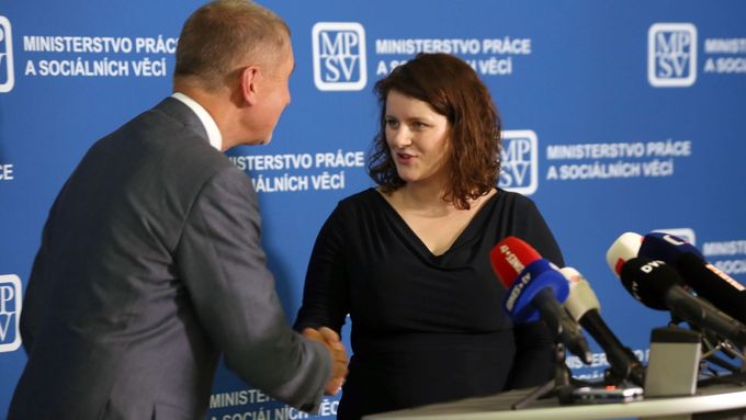 Premiér Andrej Babiš a ministryně práce Jana Maláčová.