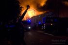 Na Táborsku hoří skladovací haly, škoda za 1 milion