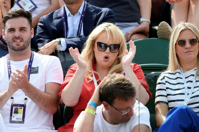 Karolíně Muchové fandila na Wimbledonu také herečka Rebel Wilsonová