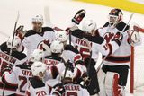 Hokejisté New Jersey slaví postup přes Philadelphii Flyers.