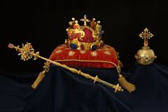 Svatováclavská koruna, žezlo a jablko opět na očích. Budou vystaveny od 15. září