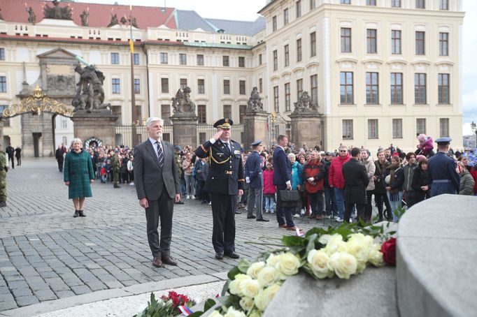 Položením věnců dnes prezident Petr Pavel u sochy Tomáše Garrigua Masaryka na pražském Hradčanském náměstí uctil památku zakladatele Československé republiky.