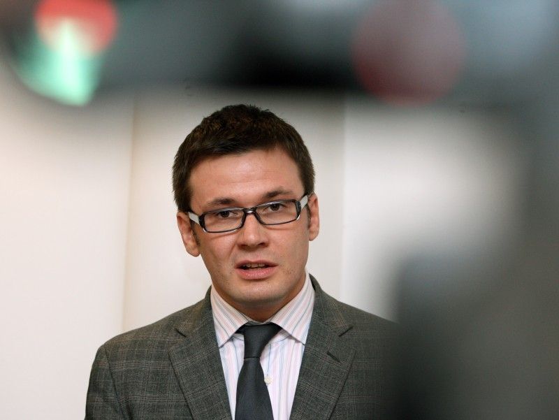 uvádění ministrů