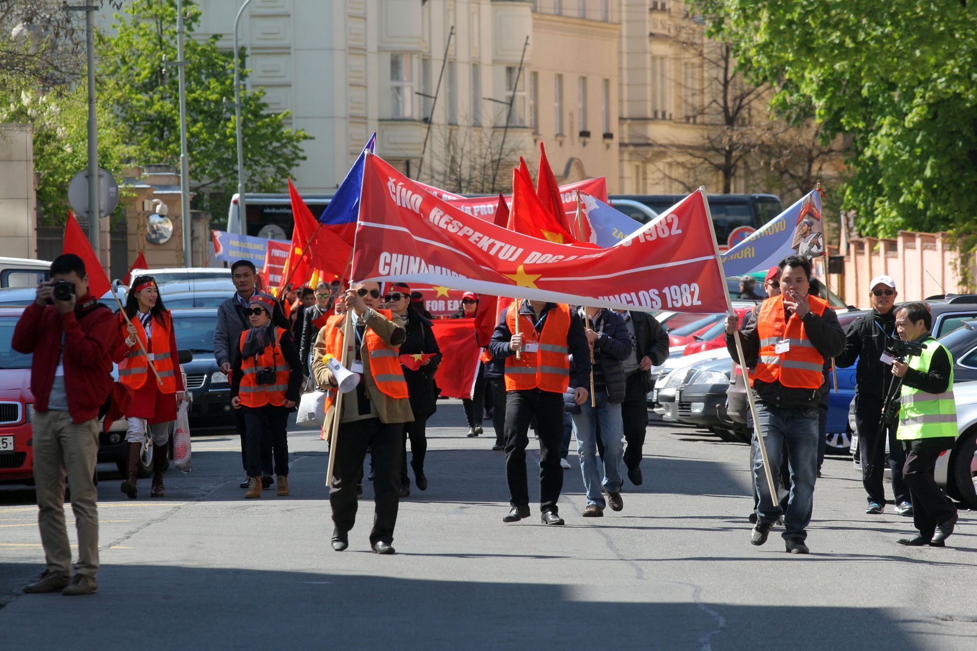 Vitnamci demonstrují před čínskou ambasádou v Praze
