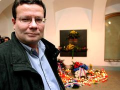 "Před sedmnácti lety jsem z demonstrace odešel pět minut před masakrem", vzpomíná Alexandr Vondra