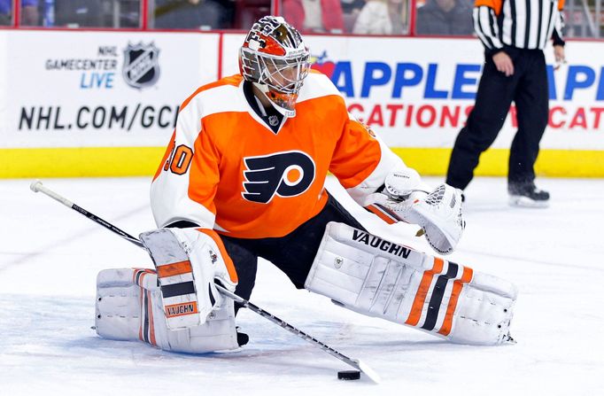 Brankář Philadelphie Michal Neuvirth.