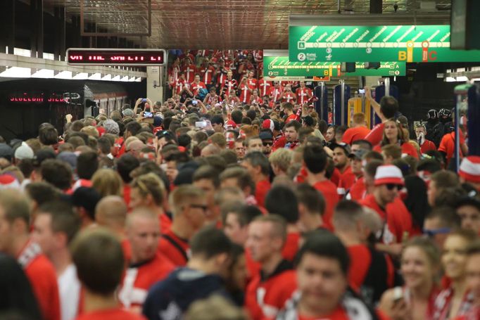 Pochod fanoušků Slavie na derby