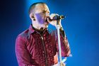 Zpěvák kapely Linkin Park spáchal sebevraždu, Chesteru Benningtonovi bylo 41 let