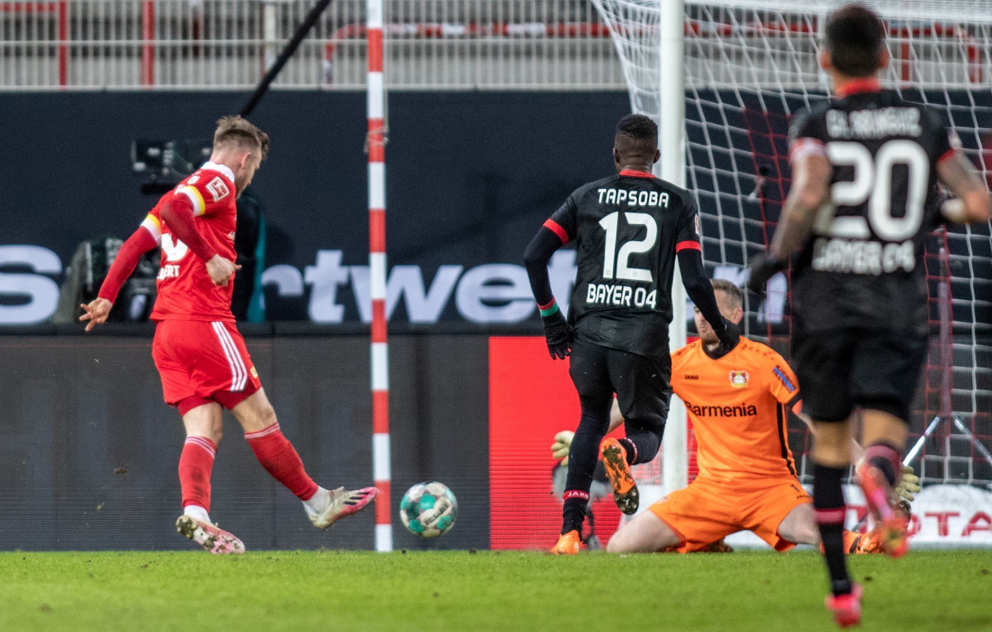16. kolo bundesligy 2020/21, Union Berlín - Leverkusen: Domácí Cedric Teuchert dává jediný gól zápasu