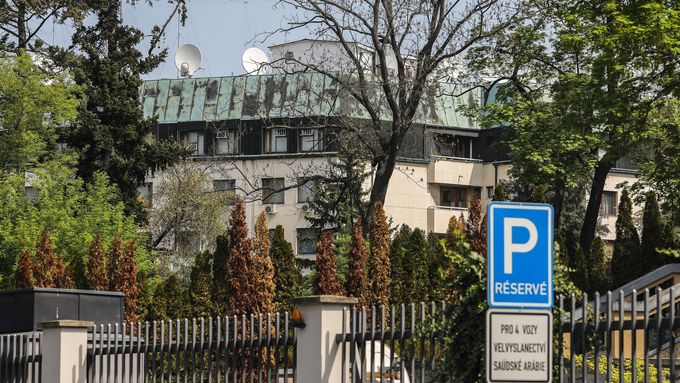 Na ruské ambasádě v Praze působí nyní pět diplomatů.