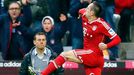 Ribéry z Bayernu Mnichov slaví branku, kterou vstřelil Augsburgu